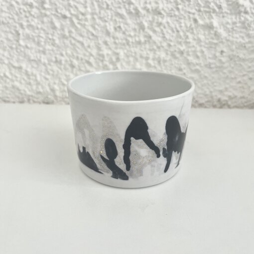 Kalíšek černý se zlatými tečkami